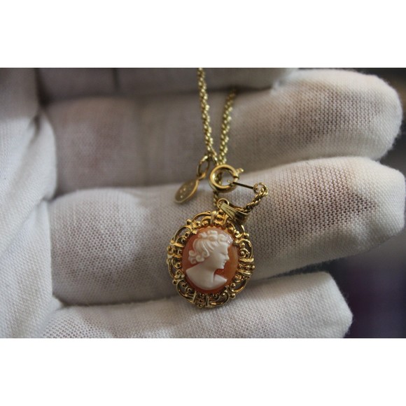 Gold-tone Pink and White Cameo Pendant Necklace - Picture 10 of 10